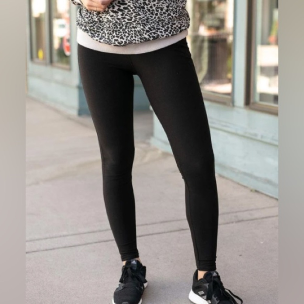 Live-in Pocket leggings by Grace & Lace NWT- size 0-4